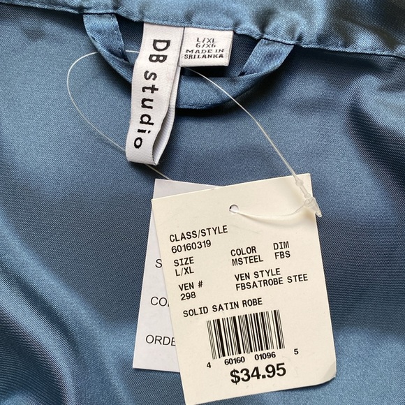 DB Studio Robe - NWT - Picture 3 of 3